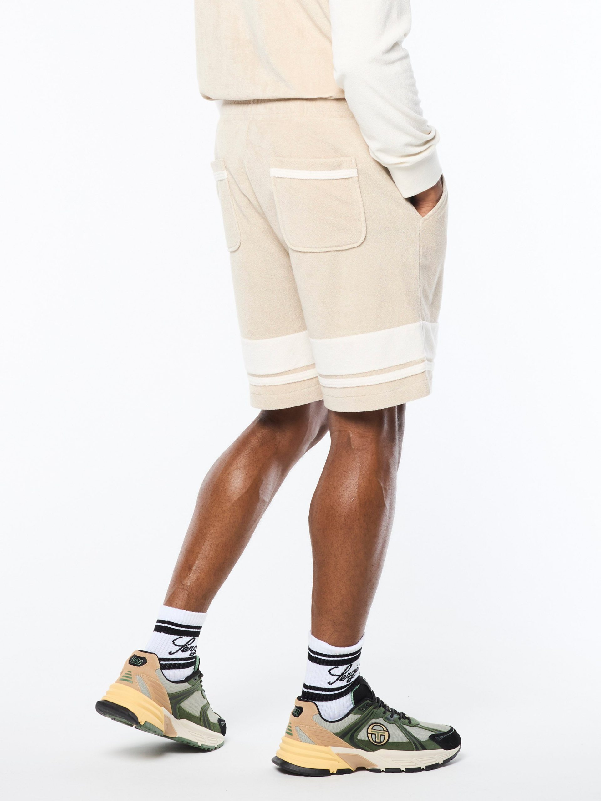 Alvar Short- Fog - Image 5