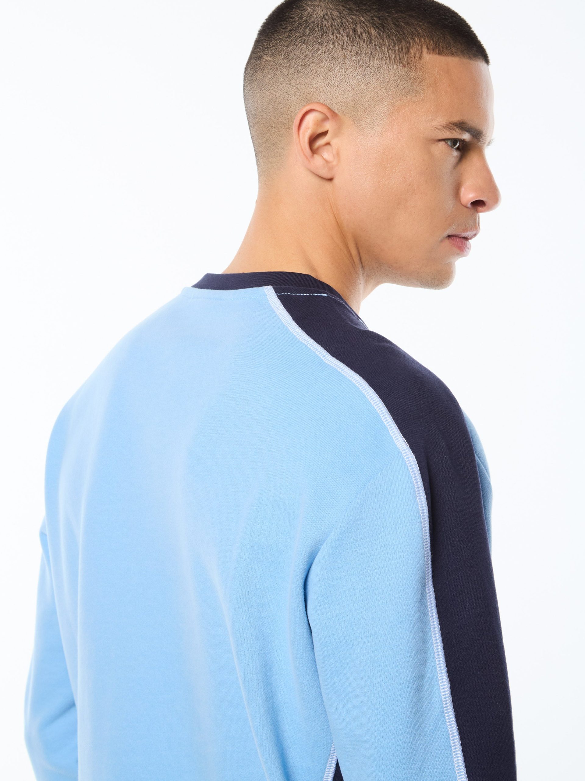 Volo Crewneck-Della Robbia Blue - Image 6