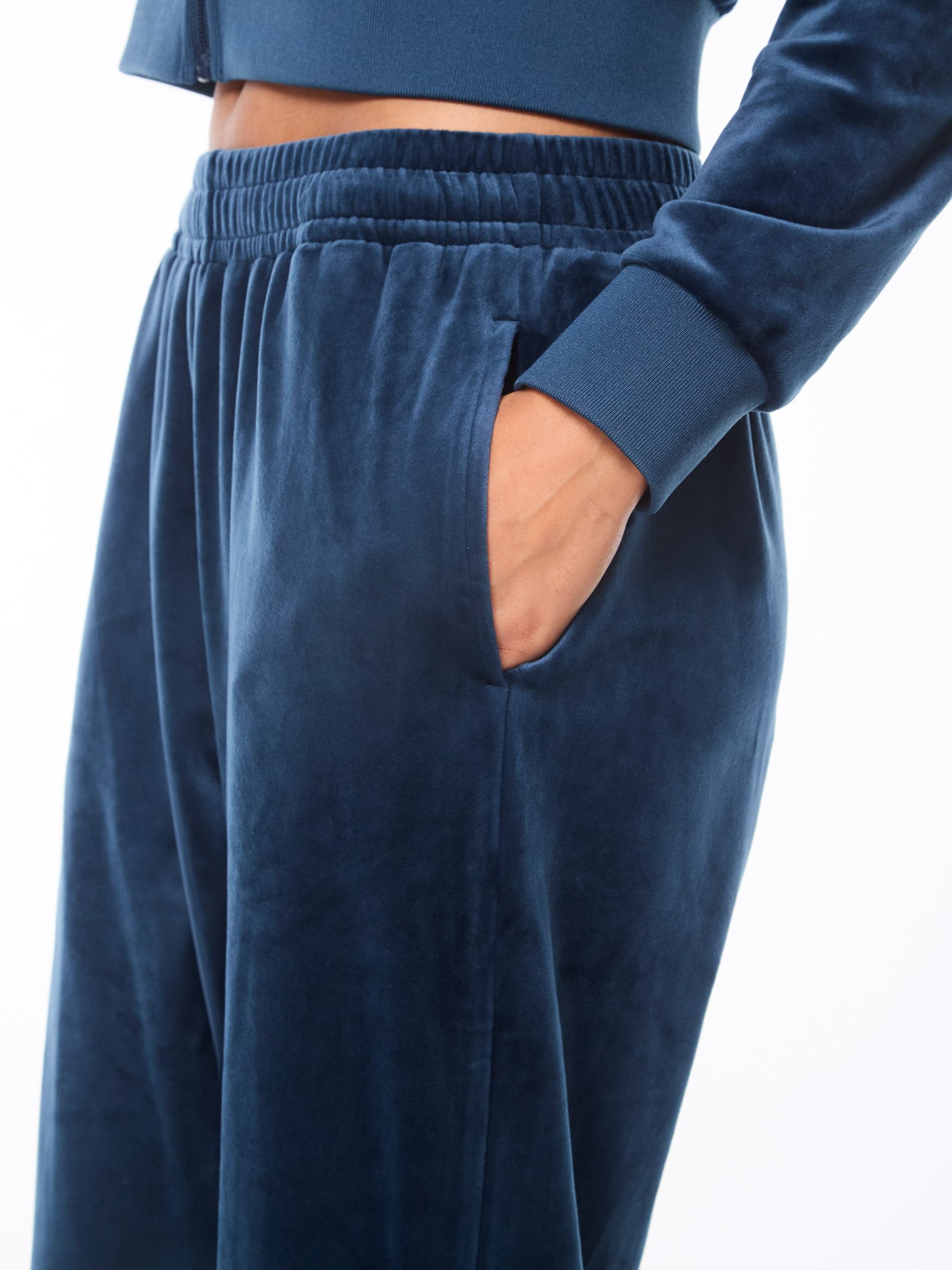 Nuvola Velour Track Pant-Key Largo - Image 7